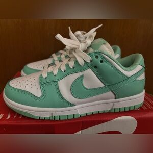 NIKE DUNK LOW- GREEN GLOW